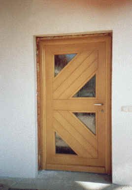 Moderne Haustüre aus Holz
